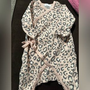 Angel dear 100% cotton pink leopard kimono style romper in size 0/3
